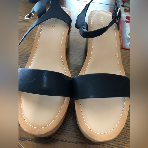 NWT   Black MADDEN GIRL Sandals w/ Chunky Wooden Heels  Size  11  $55 - Picture 3 of 4
